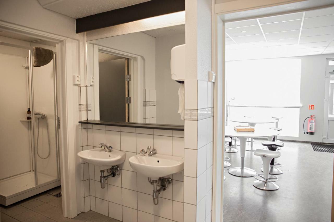 Puffin Nest Capsule Hostel Вестманеяр Екстериор снимка