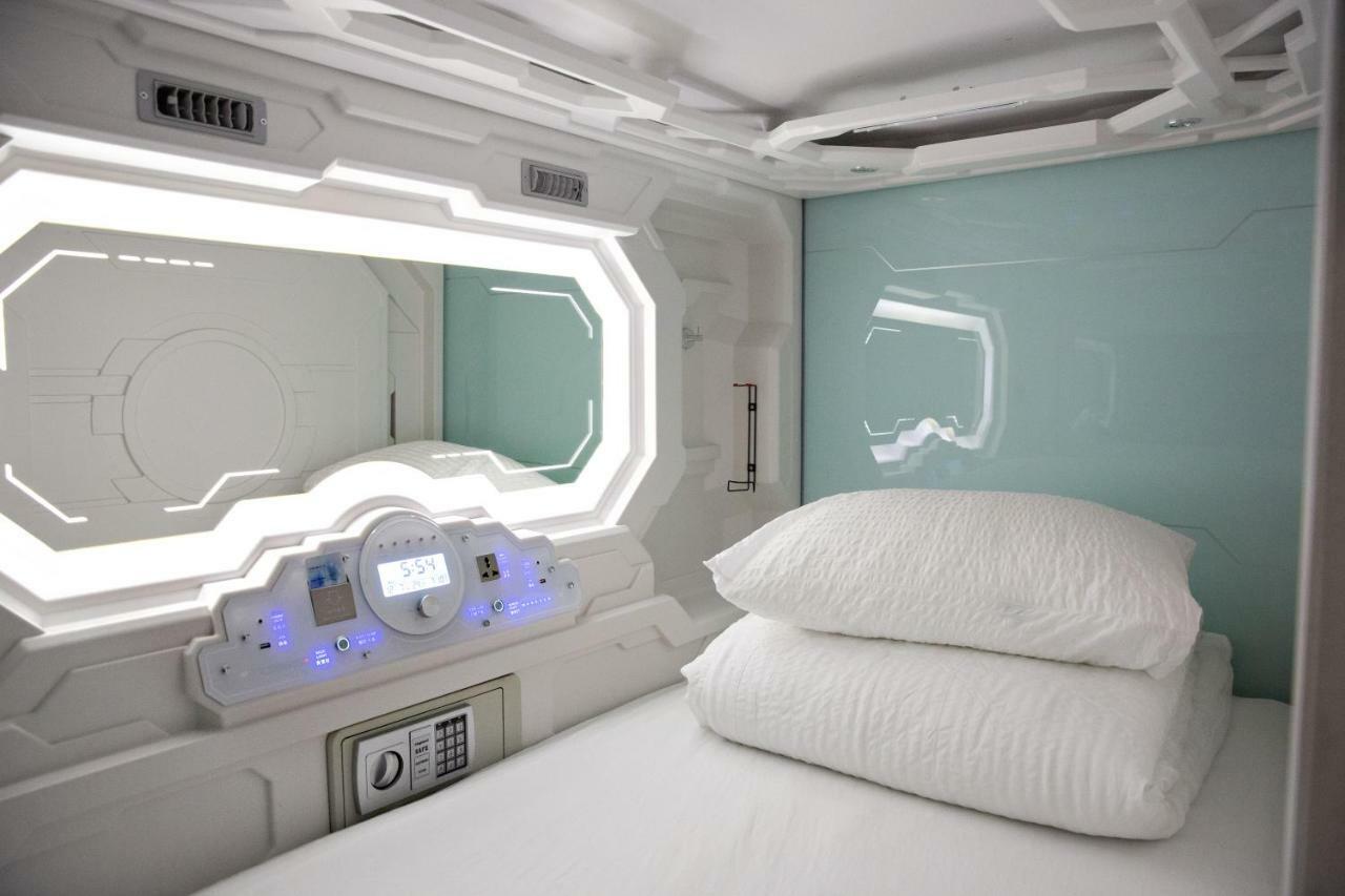 Puffin Nest Capsule Hostel Вестманеяр Екстериор снимка